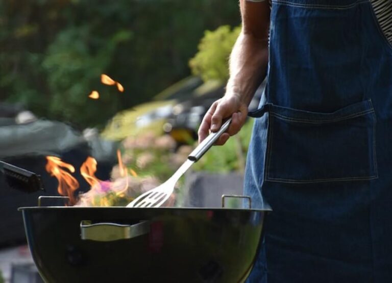 6 Steps on How To Extinguish Charcoal Grill