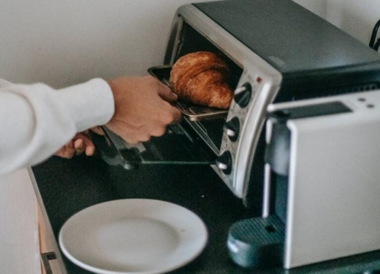 14 Important Microwave Cooking Safety Tips